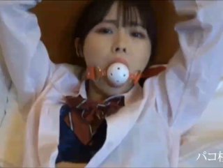 清純大胸粉嫩學生妹，乖乖女一對美乳誘人，一場漲粉6萬…
